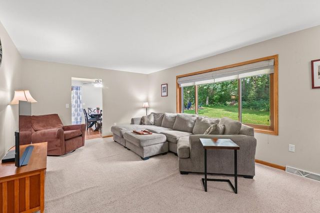126 N Lapham Peak ROAD, Delafield, WI 53018
