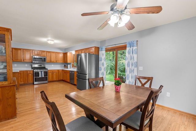 126 N Lapham Peak ROAD, Delafield, WI 53018