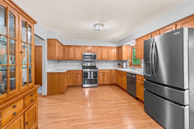 126 N Lapham Peak ROAD, Delafield, WI 53018