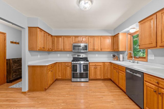 126 N Lapham Peak ROAD, Delafield, WI 53018