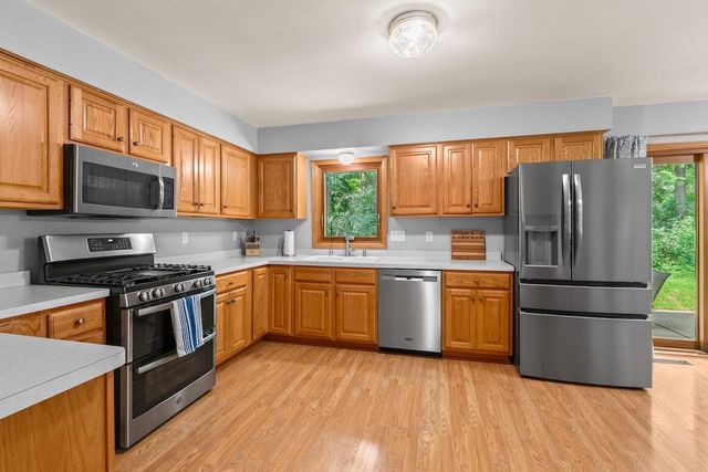 126 N Lapham Peak ROAD, Delafield, WI 53018