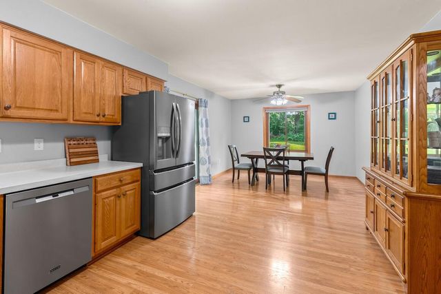 126 N Lapham Peak ROAD, Delafield, WI 53018