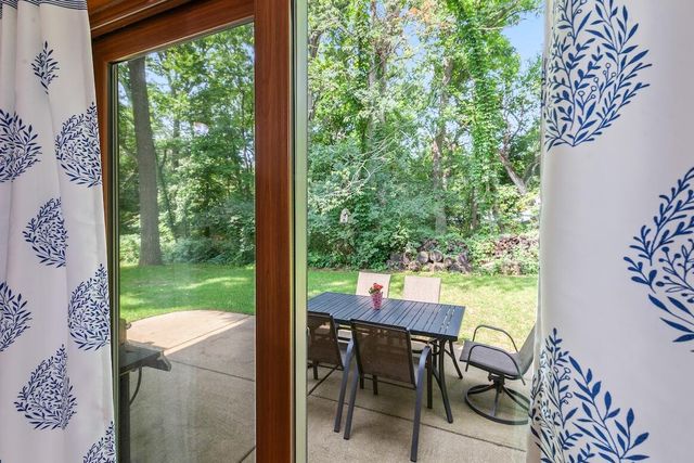 126 N Lapham Peak ROAD, Delafield, WI 53018