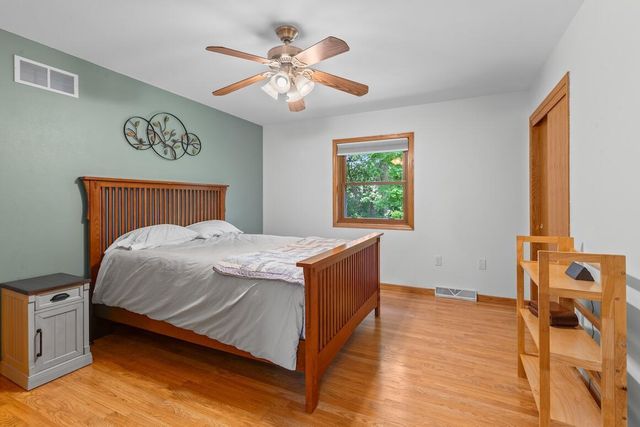 126 N Lapham Peak ROAD, Delafield, WI 53018