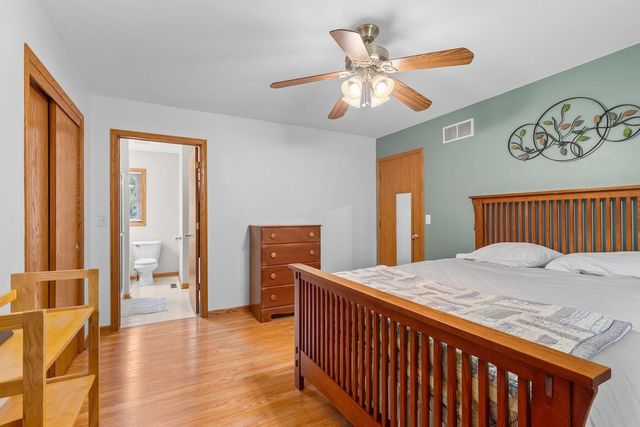 126 N Lapham Peak ROAD, Delafield, WI 53018