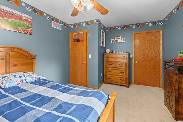 126 N Lapham Peak ROAD, Delafield, WI 53018