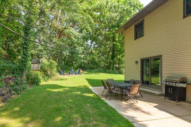 126 N Lapham Peak ROAD, Delafield, WI 53018