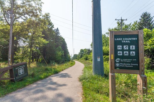 126 N Lapham Peak ROAD, Delafield, WI 53018