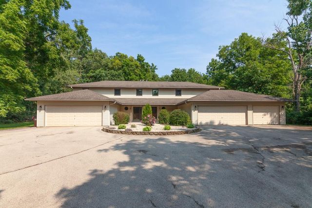 126 N Lapham Peak ROAD, Delafield, WI 53018
