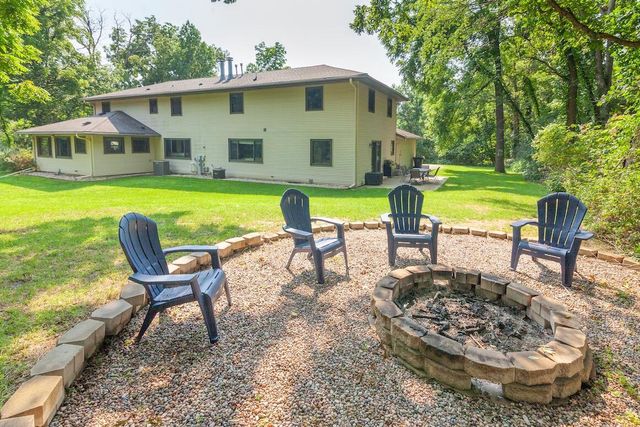 126 N Lapham Peak ROAD, Delafield, WI 53018
