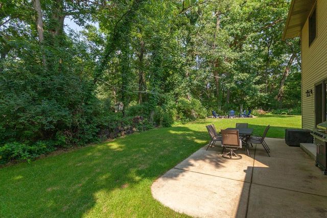 126 N Lapham Peak ROAD, Delafield, WI 53018