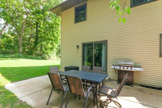 126 N Lapham Peak ROAD, Delafield, WI 53018