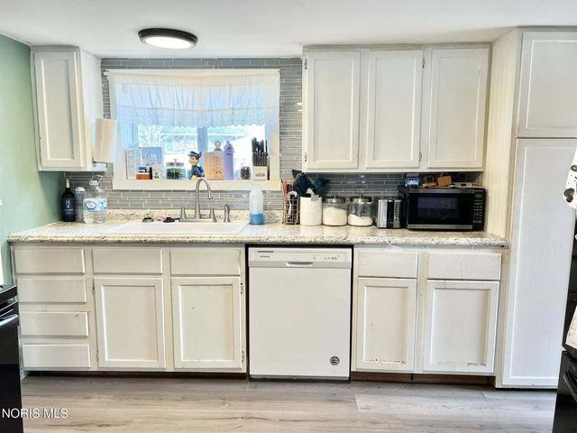 140 Monroe Avenue, Findlay, OH 45840