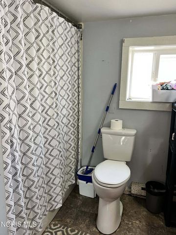 140 Monroe Avenue, Findlay, OH 45840