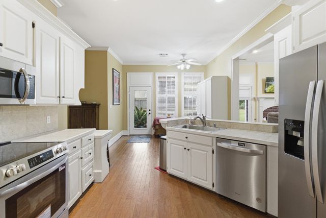 78 Summertree Pl, Hattiesburg, MS 39402