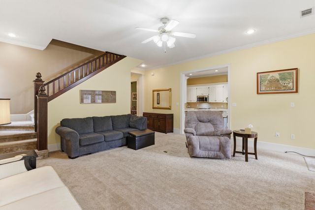 78 Summertree Pl, Hattiesburg, MS 39402