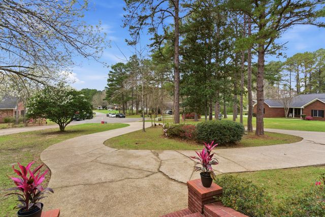 78 Summertree Pl, Hattiesburg, MS 39402
