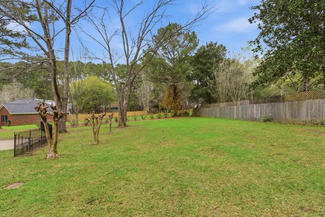 78 Summertree Pl, Hattiesburg, MS 39402