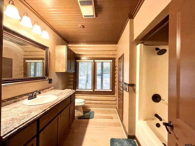 165 Sunny Glen, Holly Lake Ranch, TX 75765