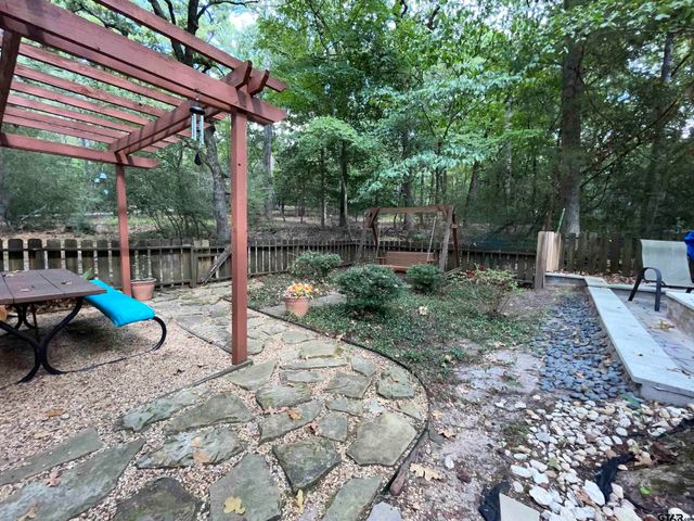165 Sunny Glen, Holly Lake Ranch, TX 75765