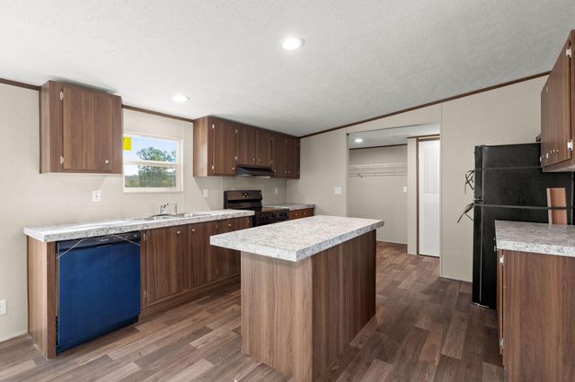 185 Thomas Road, Dorchester, SC 29437