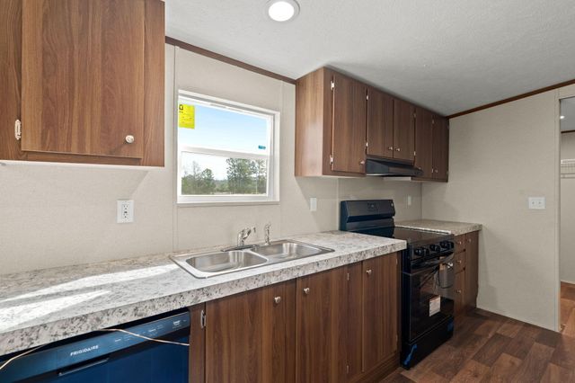 185 Thomas Road, Dorchester, SC 29437