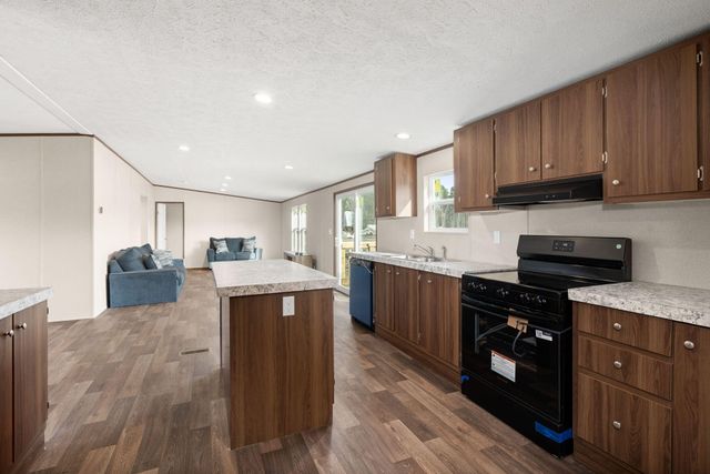 185 Thomas Road, Dorchester, SC 29437