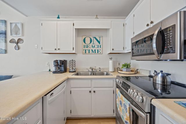 9 Bermuda Landing Place, N Topsail Beach, NC 28460