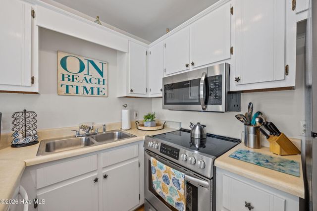 9 Bermuda Landing Place, N Topsail Beach, NC 28460