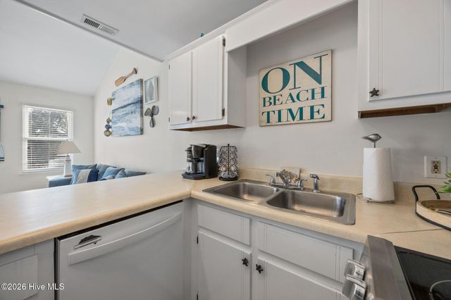 9 Bermuda Landing Place, N Topsail Beach, NC 28460