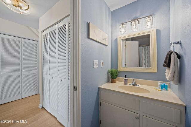 9 Bermuda Landing Place, N Topsail Beach, NC 28460