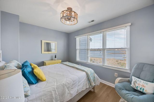 9 Bermuda Landing Place, N Topsail Beach, NC 28460