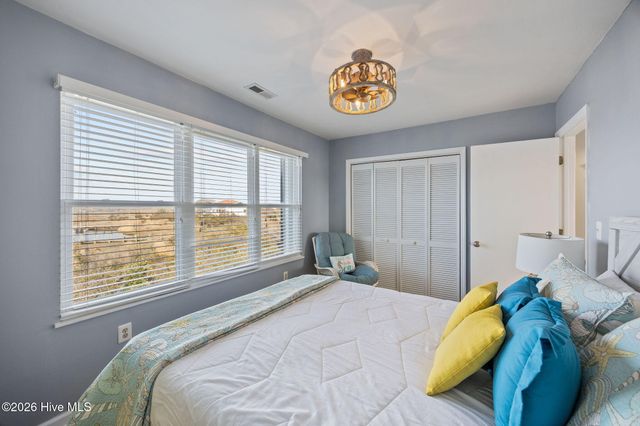 9 Bermuda Landing Place, N Topsail Beach, NC 28460