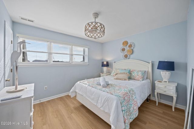 9 Bermuda Landing Place, N Topsail Beach, NC 28460