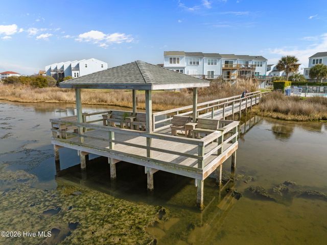 9 Bermuda Landing Place, N Topsail Beach, NC 28460