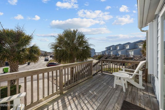 9 Bermuda Landing Place, N Topsail Beach, NC 28460
