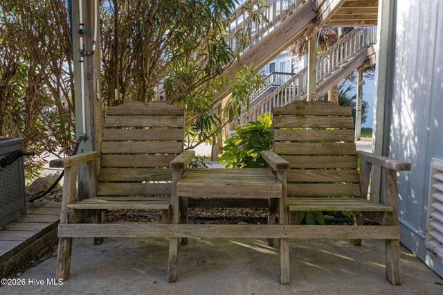 9 Bermuda Landing Place, N Topsail Beach, NC 28460