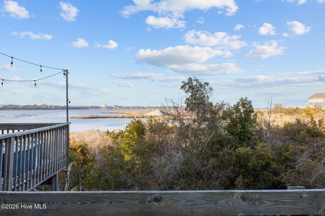 9 Bermuda Landing Place, N Topsail Beach, NC 28460