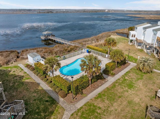 9 Bermuda Landing Place, N Topsail Beach, NC 28460