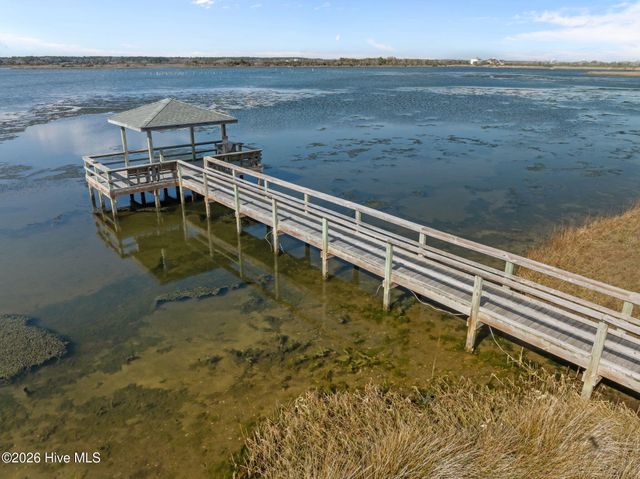 9 Bermuda Landing Place, N Topsail Beach, NC 28460
