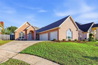 506 Castlerock Circle, Grand Prairie, TX 75052