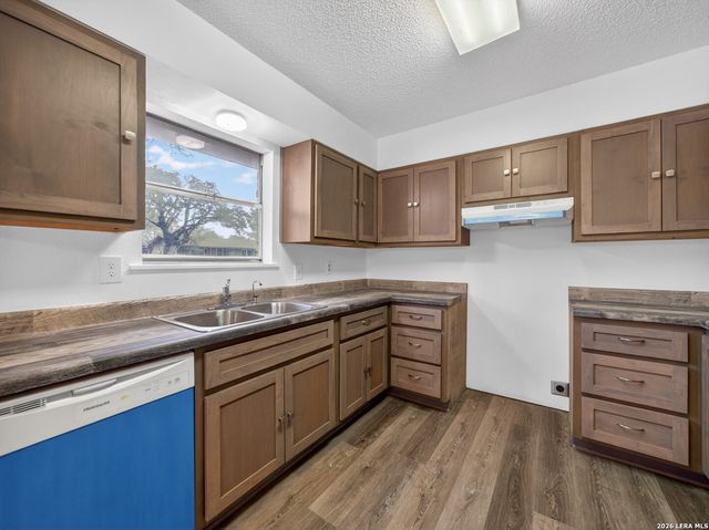 119 High Meadow Dr, Pleasanton, TX 78064