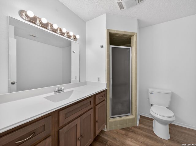 119 High Meadow Dr, Pleasanton, TX 78064