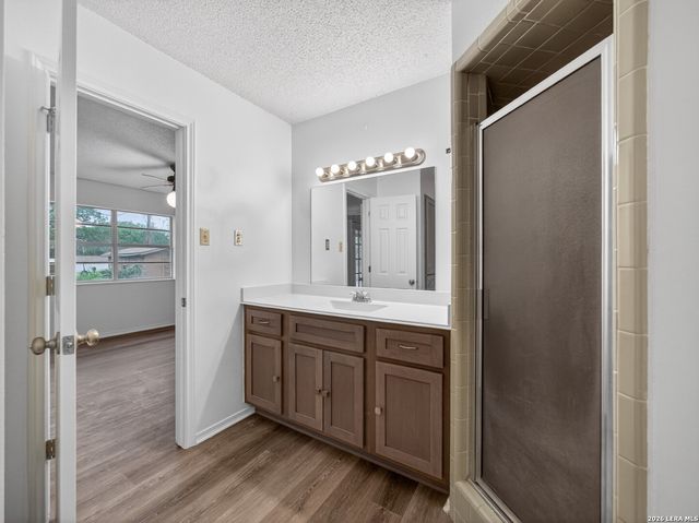 119 High Meadow Dr, Pleasanton, TX 78064