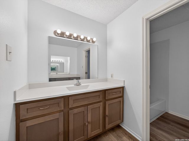 119 High Meadow Dr, Pleasanton, TX 78064
