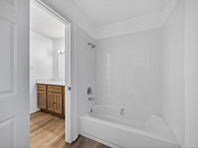 119 High Meadow Dr, Pleasanton, TX 78064