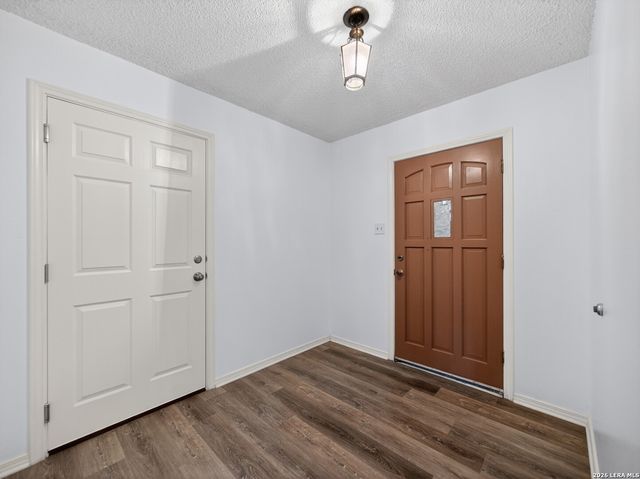 119 High Meadow Dr, Pleasanton, TX 78064