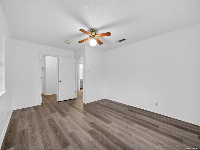 119 High Meadow Dr, Pleasanton, TX 78064