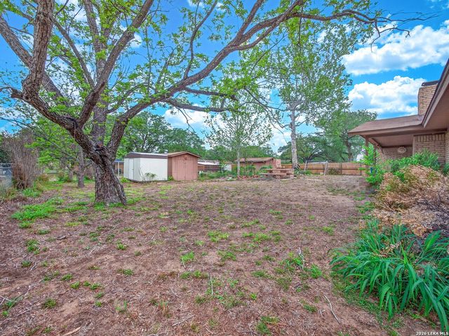 119 High Meadow Dr, Pleasanton, TX 78064