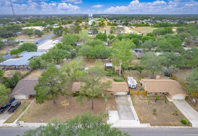 119 High Meadow Dr, Pleasanton, TX 78064